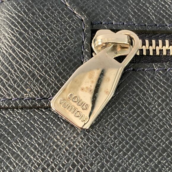 LOUIS VUITTON Sasha Navy Taiga Leather Shoulder Bag - Picture 9 of 10